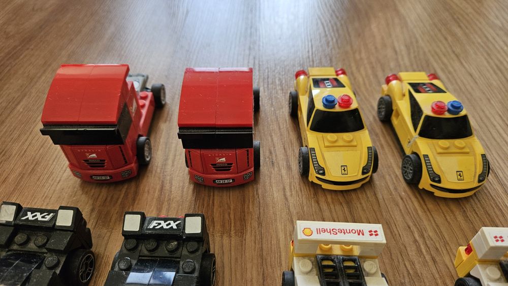 LEGO колички – Ferrari, състезателни и сервизни – комплект 12 бр.