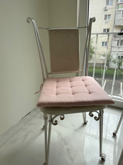 Set masă vintage cu sticla si finisaj modern si scaune