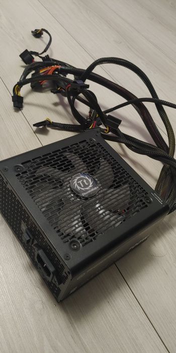 Sursa Thermaltake Smart RGB 700W