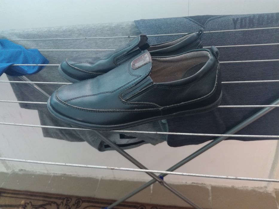 Продам школьные  туфли на мальчика.