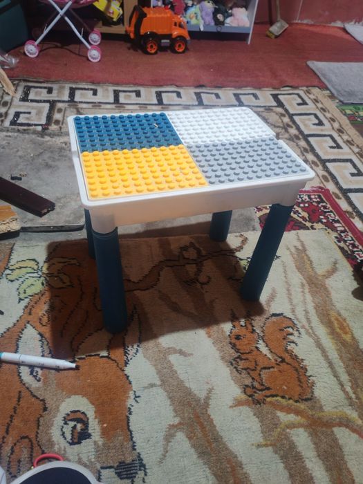 Măsuță pentru copii lego