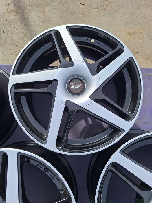 Jante AEZ 8.0x17 et 35 5x112 Bicolor