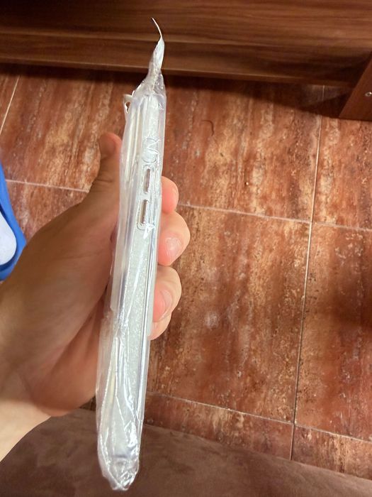 Два кейса за  Apple 17 pro + протектори