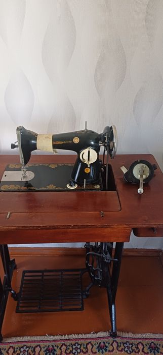 Машина швейная механика.