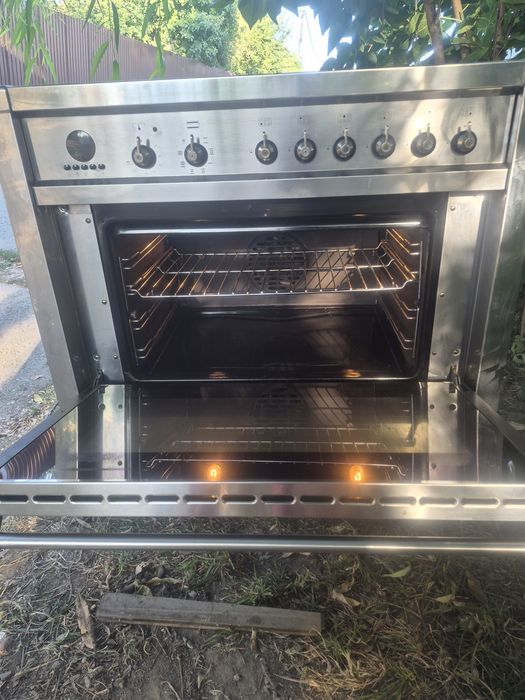 Vând aragaz inox  profesional smeg