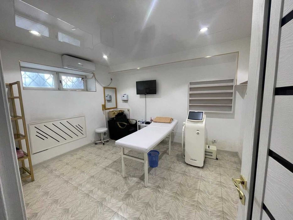 Магазин, салон продажа 261м ул. Моштабиб (Нукусская Амира Тимура)(ЛА)