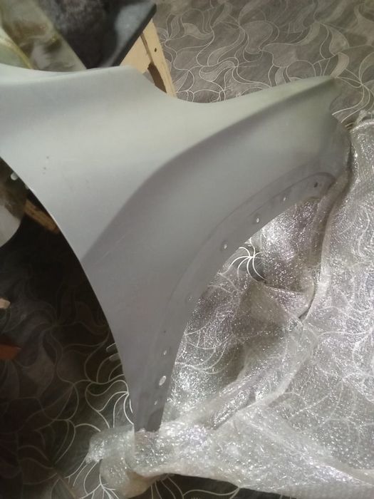 Продам передние крыло