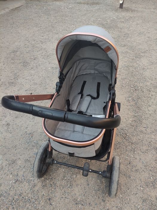 Коляска с люлькой