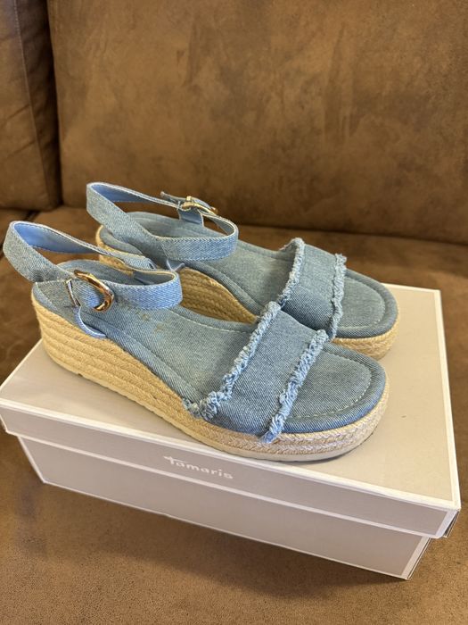 Сандали на платформа Tamaris
