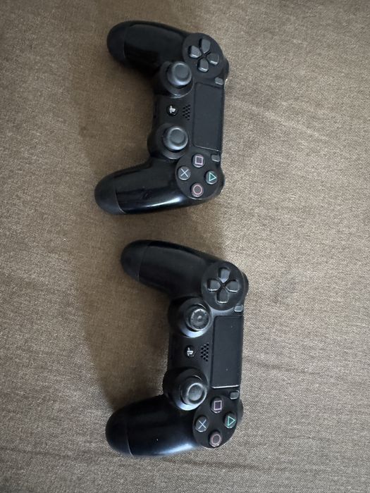 Vand playstation 4 slim 512gb + 2 conteollere + 9 jocuri
