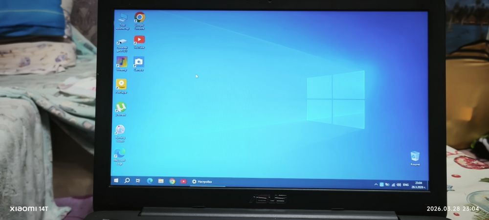 Лаптоп асус x554s