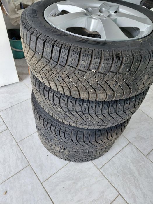 Jante FORD  + cauciucuri în perfectă stare 205 55 r16