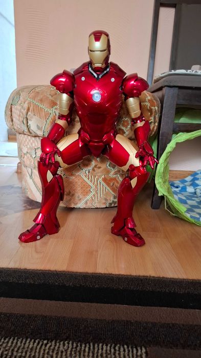 Железния човек с четири позиций