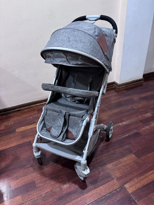 Прогулочная детская коляска