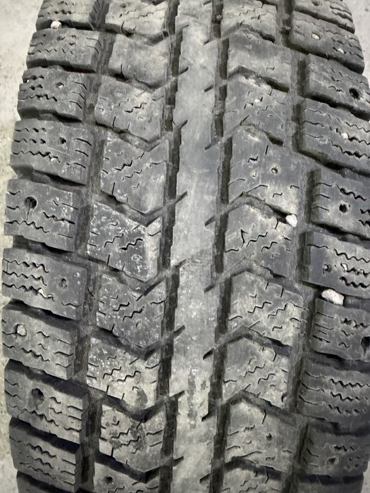 Продою шины 215/65/ 16 C в отличном состояние Viatti