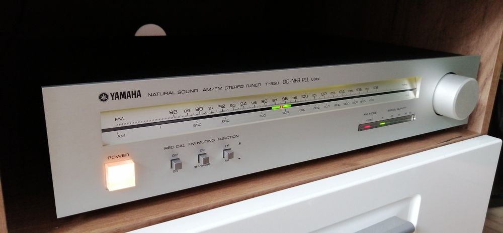 Тунер Yamaha tx 550.