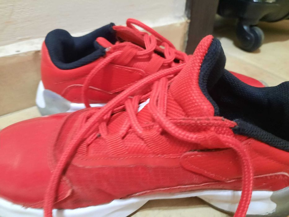 Маратонки Jordan и стоножки Nike 37 N