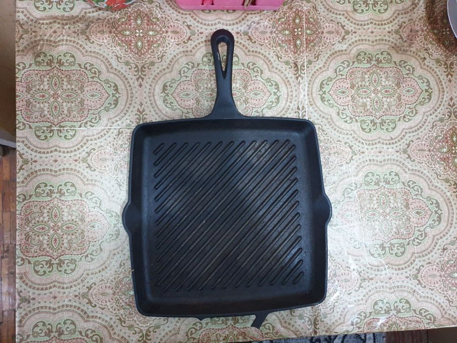 Tigaie grill din fonta , 28 cm , firma Camp Chef