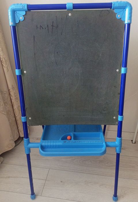 Продам мольберт .