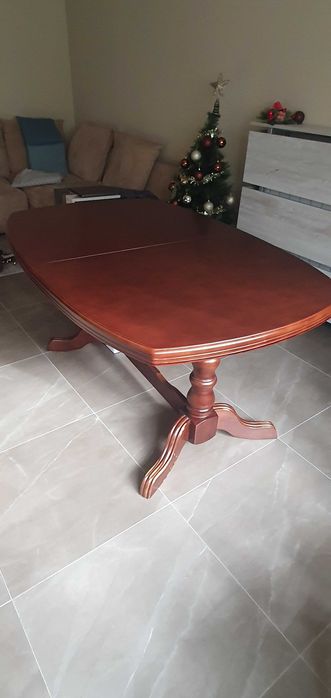 Елипсовидна трапезна маса от масивно дърво, разтегателна