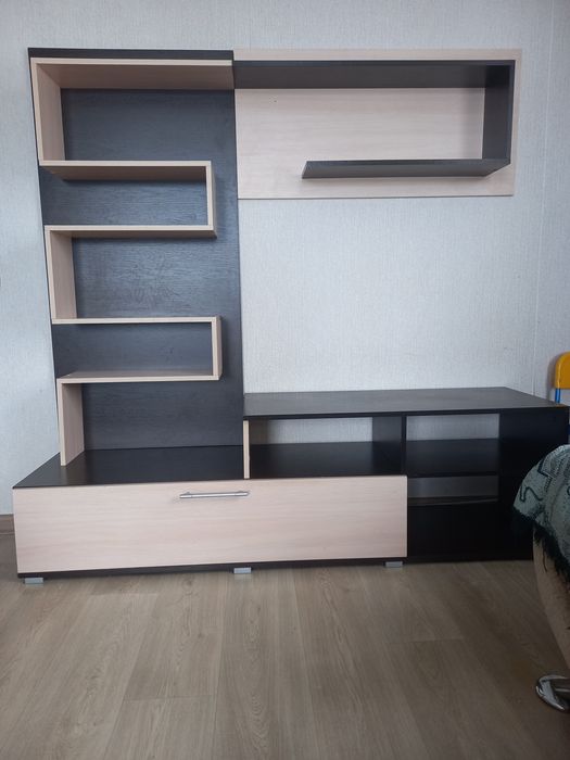 Продам стенку-тумбу под телевизоры