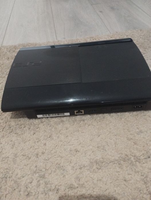 Vând PlayStation 3 super slim fara manete