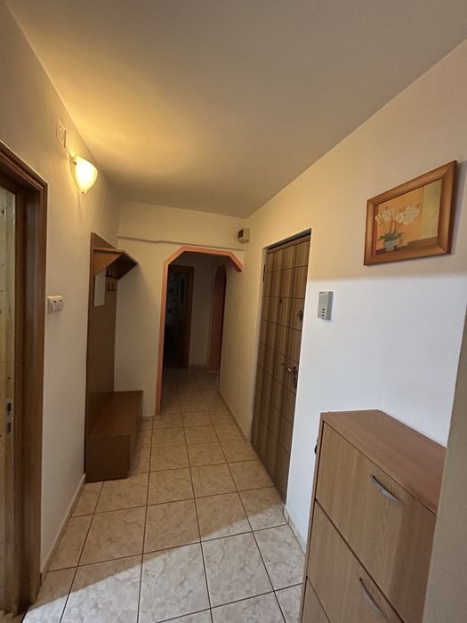îchiriez apartament 3 camera