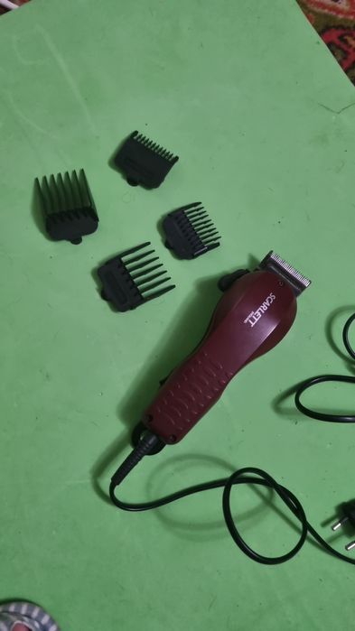 Продаю машинку для стрижки Scarlett (бордовый цвет)