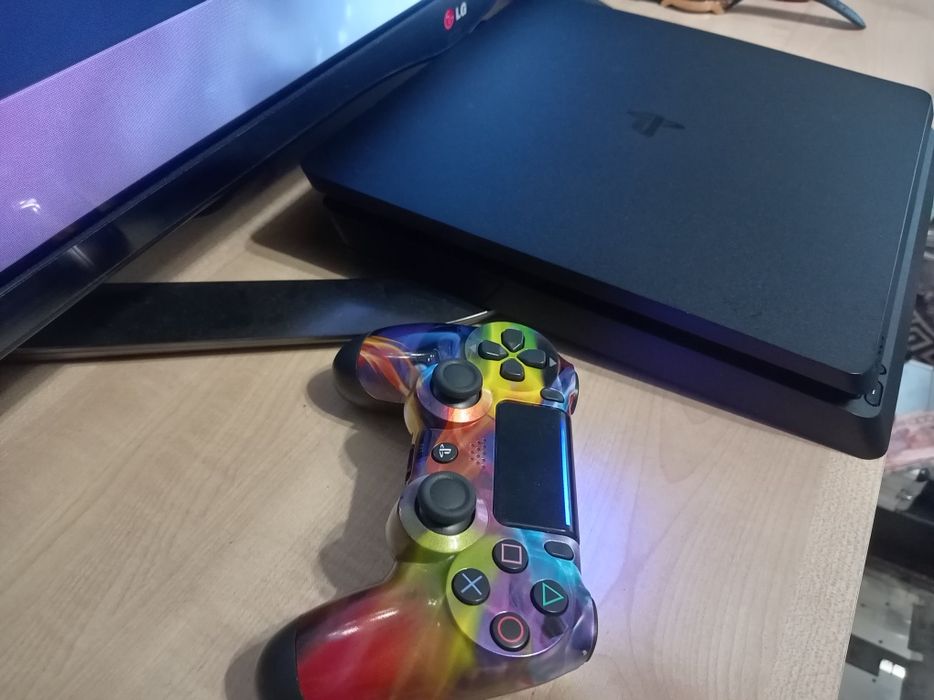 Playstation 4 slim продам
