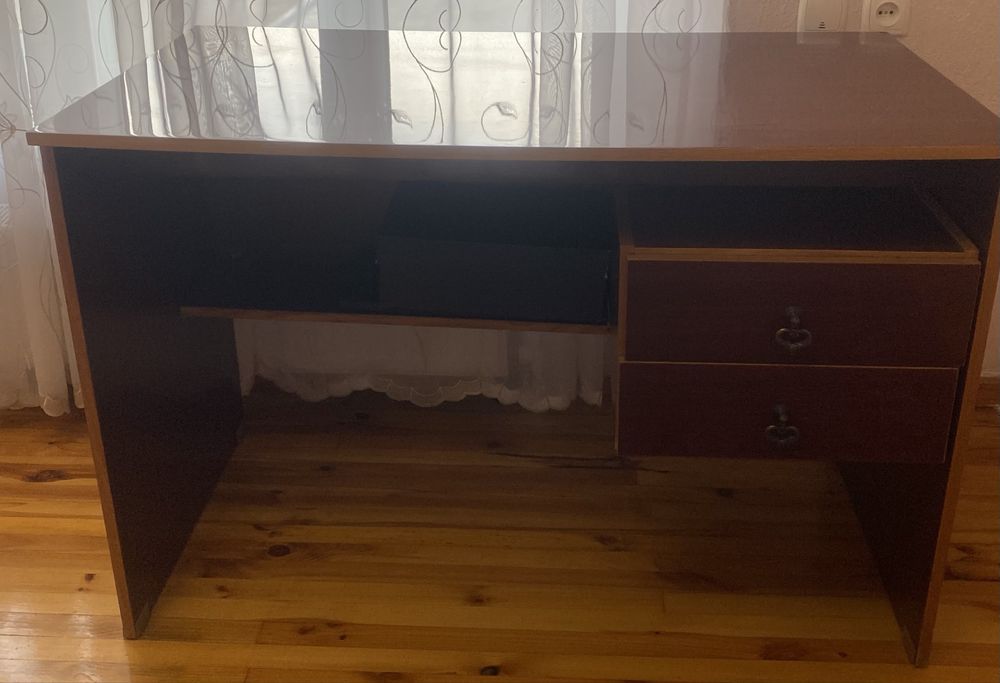 Продается письменный стол