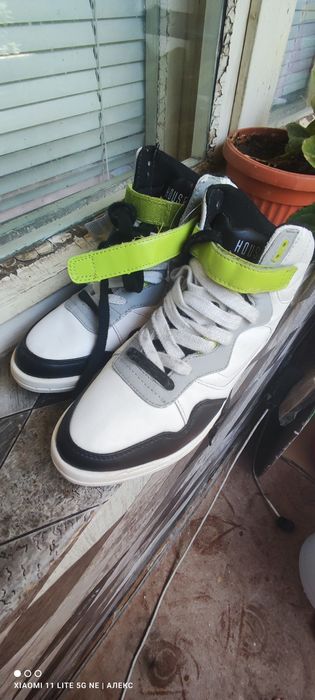 Чисто нови кецове HOUSE