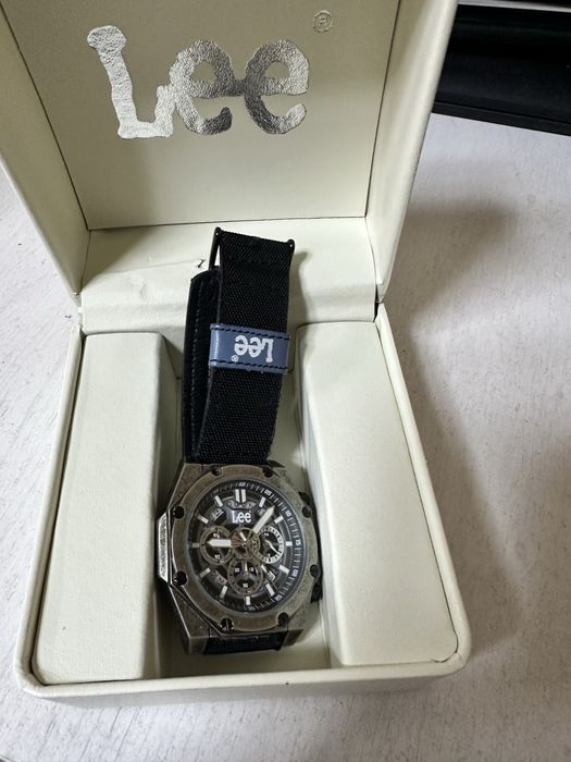 Час Lee оригинад