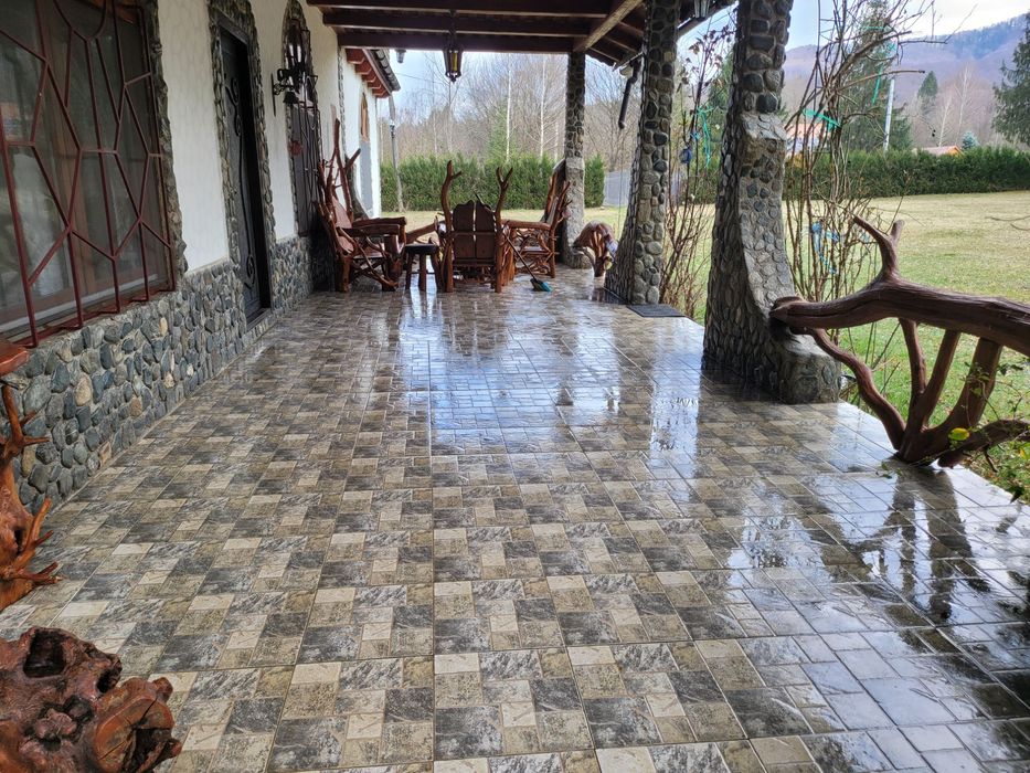 Vând super cabană intravilan cu curte de 3.000 mp, locație superbă pe Valea Avrigului, jud.Sibiu. Bretele acces  autostradă Sibiu-Făgăraș la 10 km