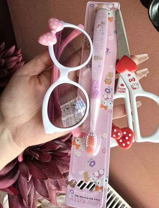 Lot produse Hello kitty jucarii si accesorii pix figurine