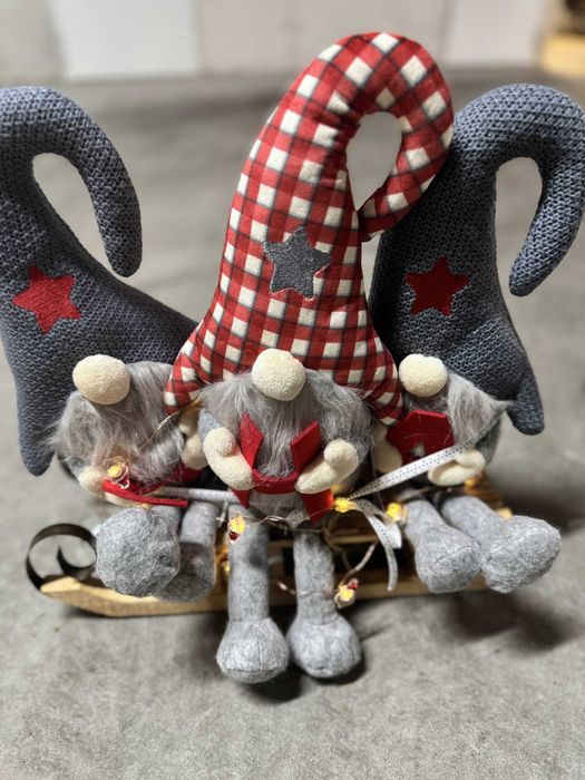 Коленда украса, Аранжимент