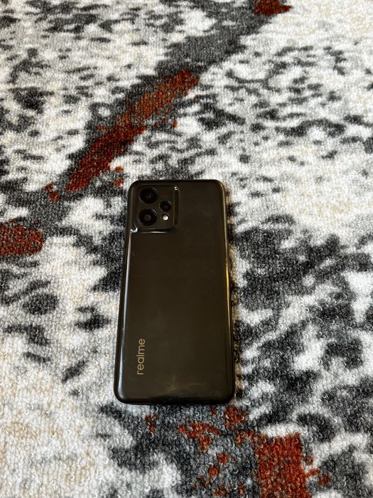 Телефон Realme 9