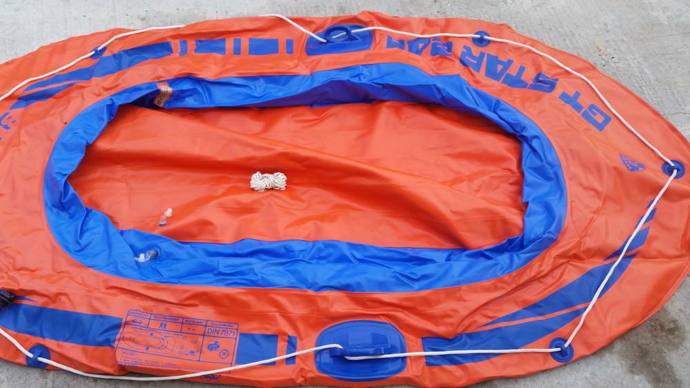 Продавам надуваема лодка