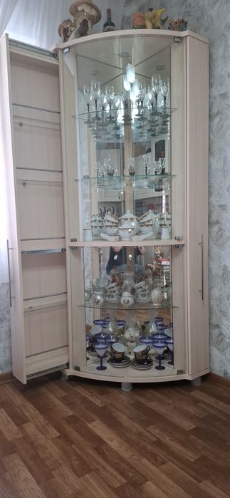 Продам шкаф для посуды