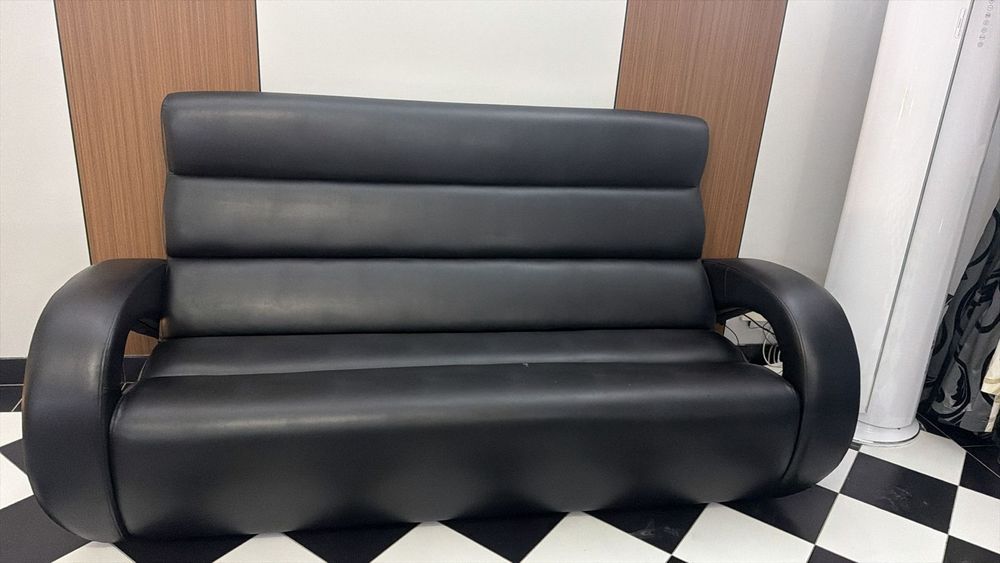 Кожаный диван с 2 креслами