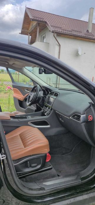 Jaguar F-Pace Business 20d AWD Automat