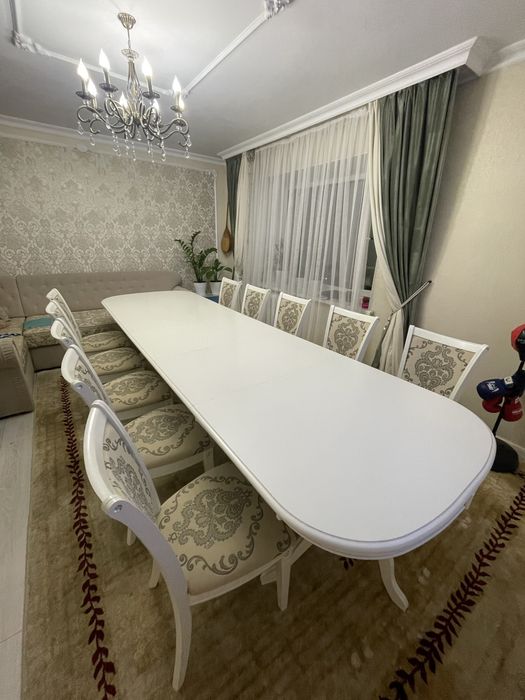 Продается стол и стулья