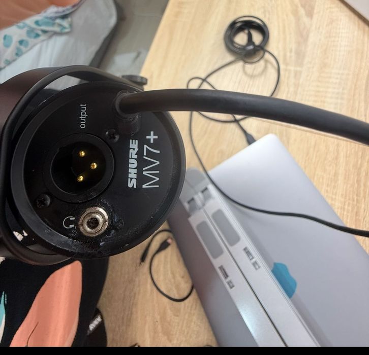 MV7 + Shure Микрофон и рамо