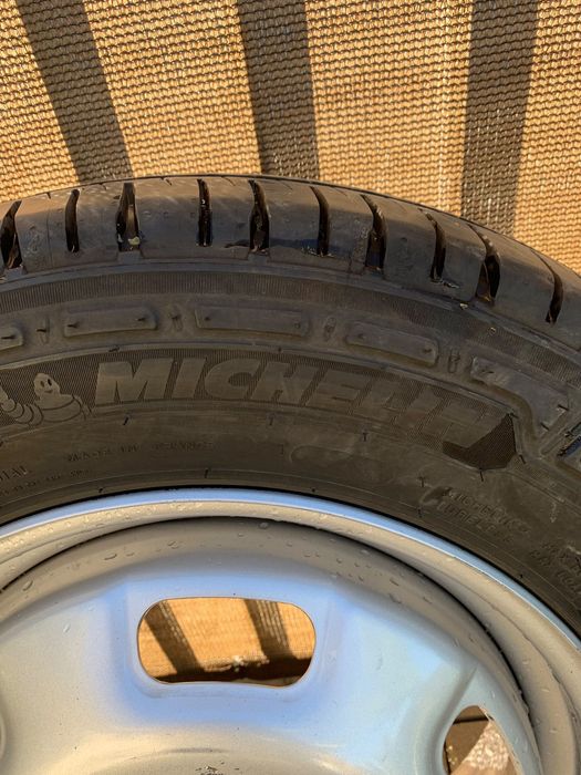 Anvelopă Michelin 195/75 R16C dot August 2024 cu jantă.