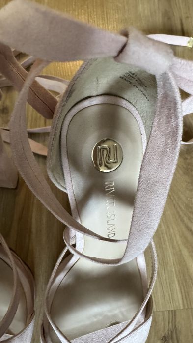 Високи дамски обувкк