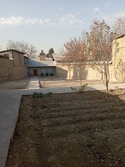 Уй сотилади ер хисобида 8 соток Селекцияда