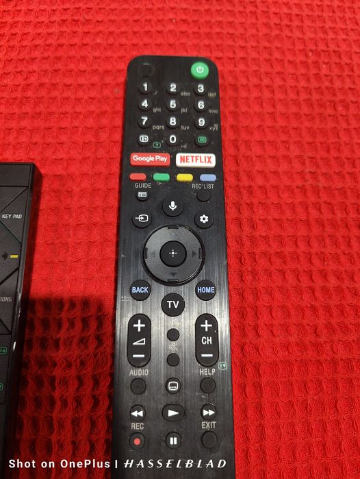 Sony tv оригинално смарт дистанционно едното работи чрез bluetooth