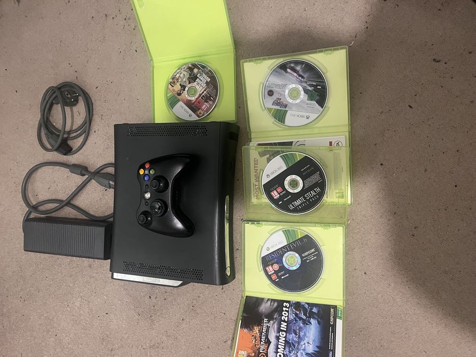 Xbox 360 + controller wireless + 5 jocuri