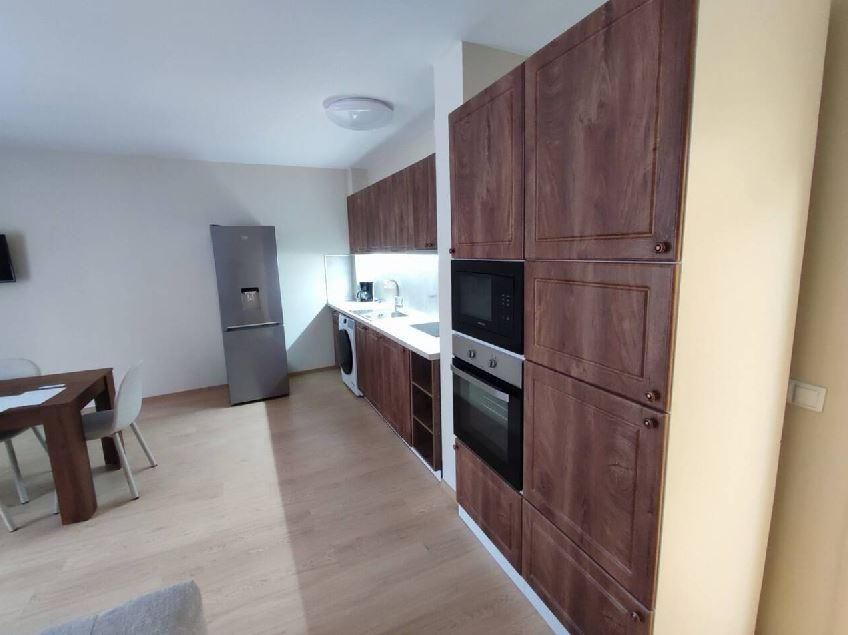 Дава се под наем Тристаен апартамент в Варна, Конфуто - 86 кв.м за 750 € - Снимка #1