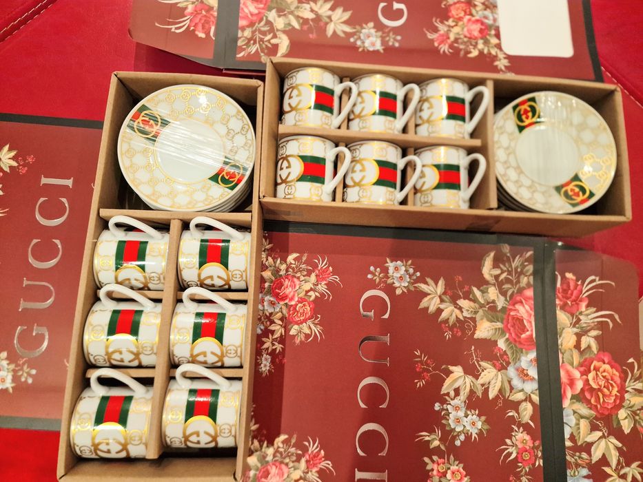 Set cadou 12 piese( 6 farfurii+6 cescute),cutie,saculet