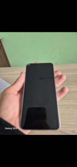Samsung s24 в голубом цвете